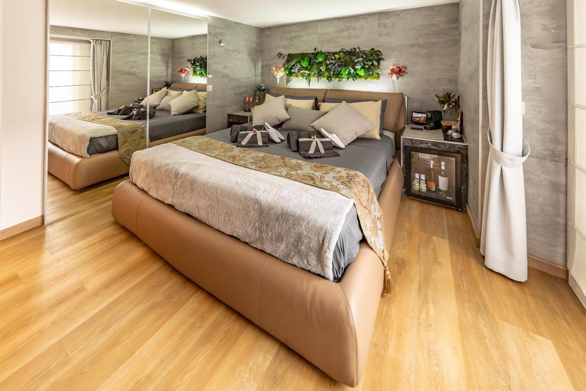 Luxe & Central Haven - Jacuzzi, Sauna, Steam, Private Parking Como Exterior photo